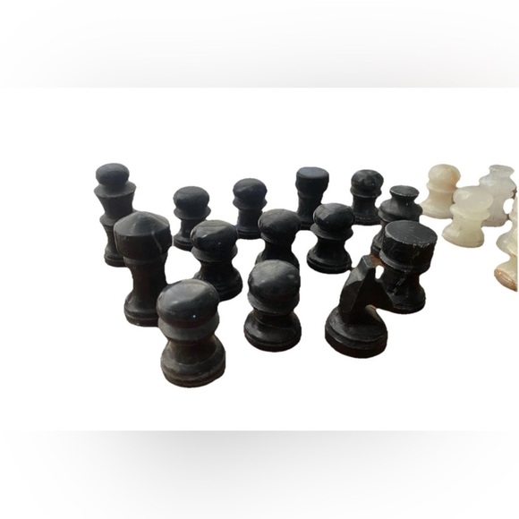 Vintage Black And White Marble Chess Pieces 28 Pieces Total - Picture 3 of 12